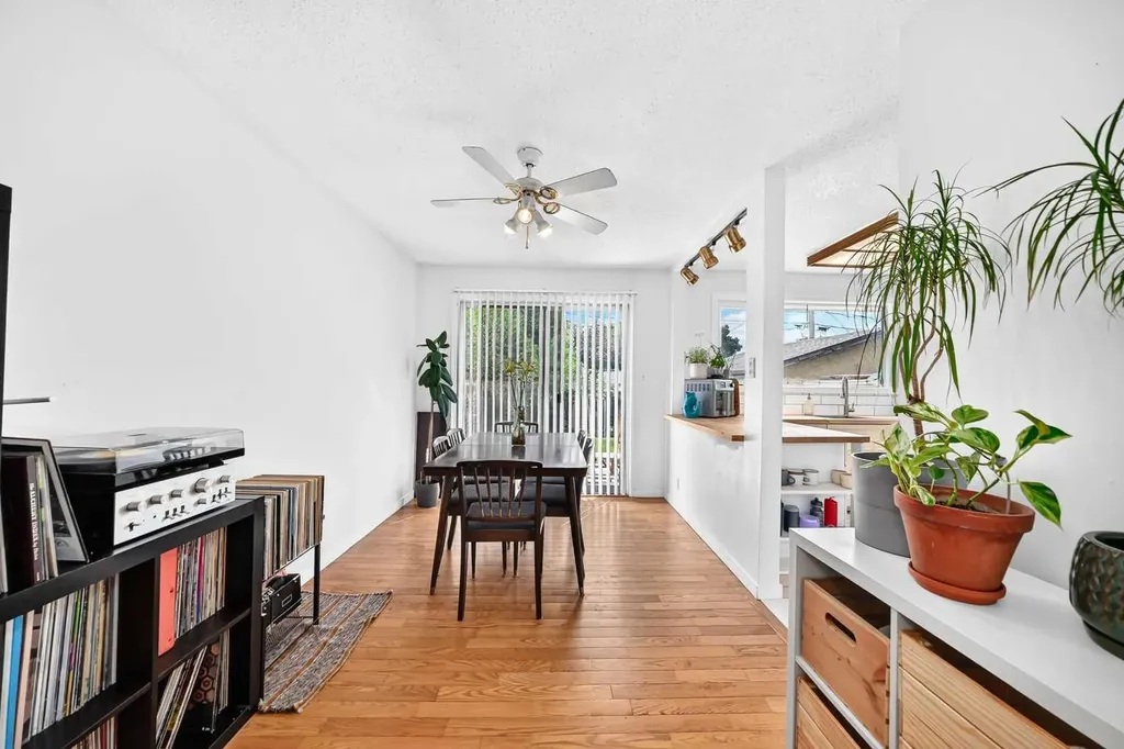 6108 Lloyd Crescent SW Calgary AB T3E 5V7