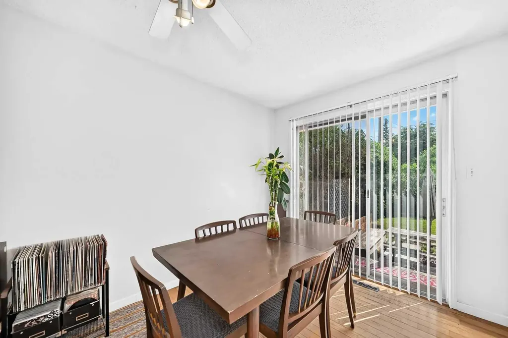 6108 Lloyd Crescent SW Calgary AB T3E 5V7
