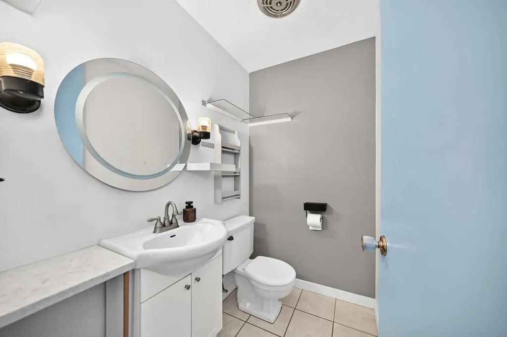 6108 Lloyd Crescent SW Calgary AB T3E 5V7