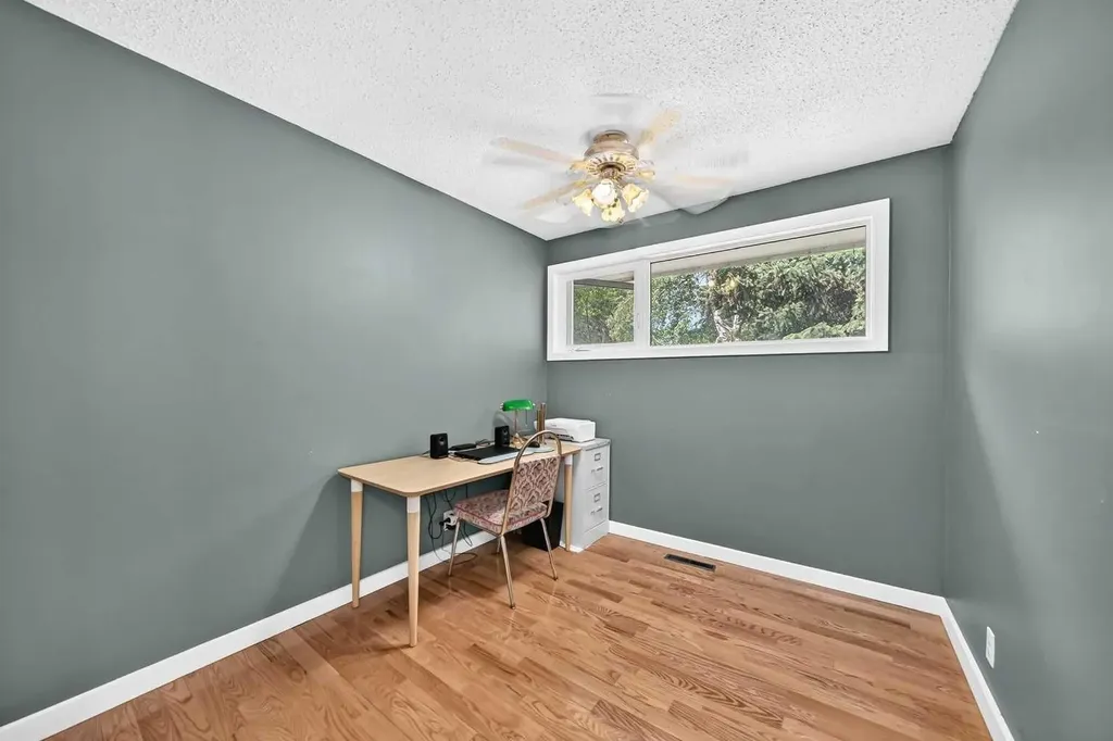 6108 Lloyd Crescent SW Calgary AB T3E 5V7