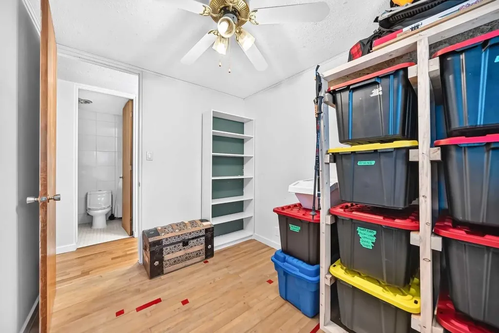 6108 Lloyd Crescent SW Calgary AB T3E 5V7
