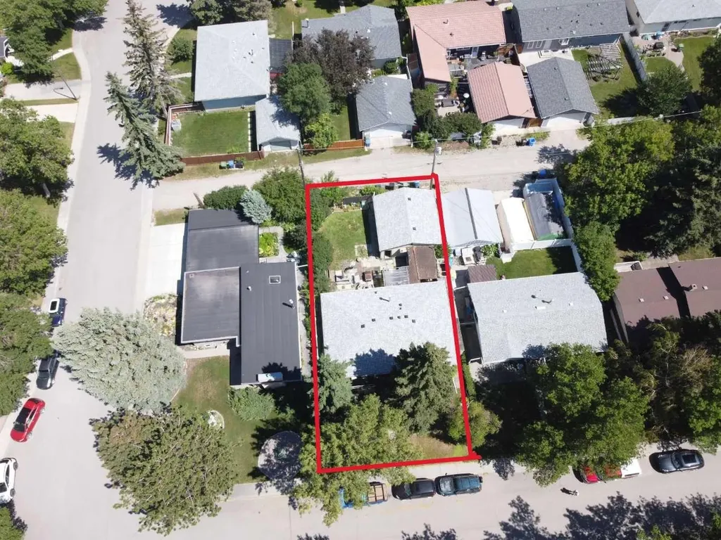 6108 Lloyd Crescent SW Calgary AB T3E 5V7