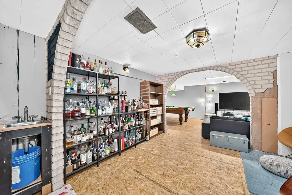 6108 Lloyd Crescent SW Calgary AB T3E 5V7