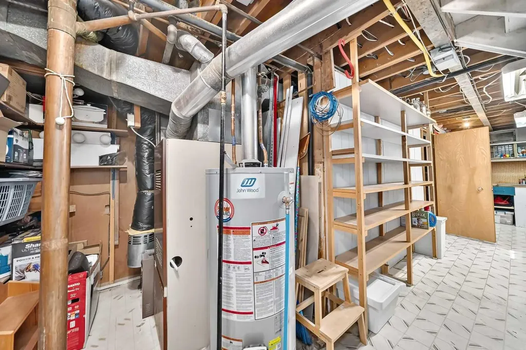 6108 Lloyd Crescent SW Calgary AB T3E 5V7