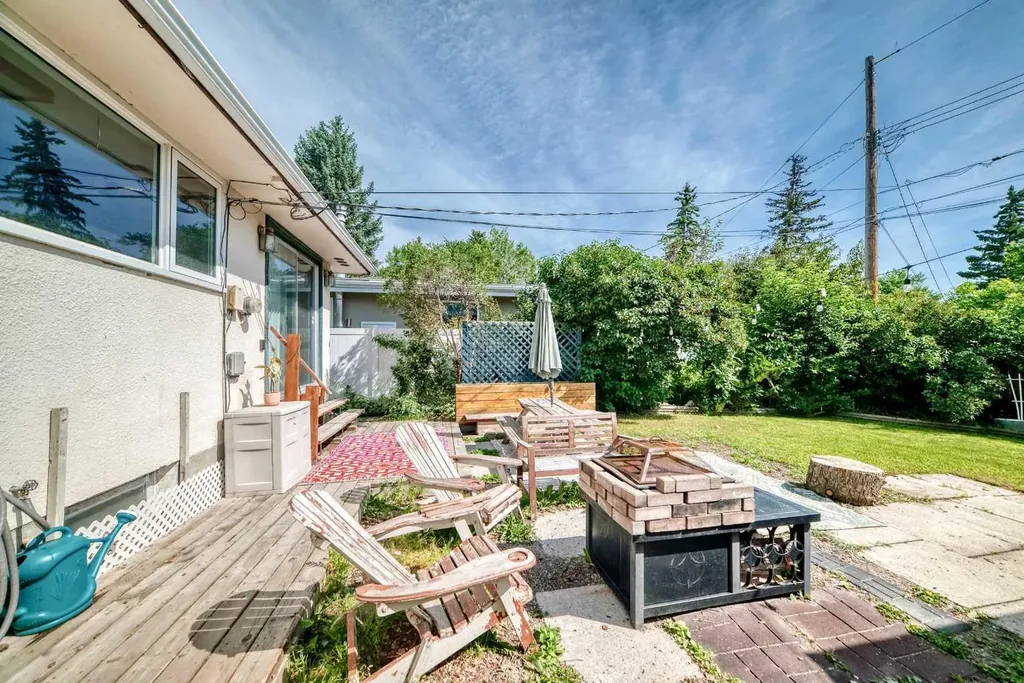 6108 Lloyd Crescent SW Calgary AB T3E 5V7
