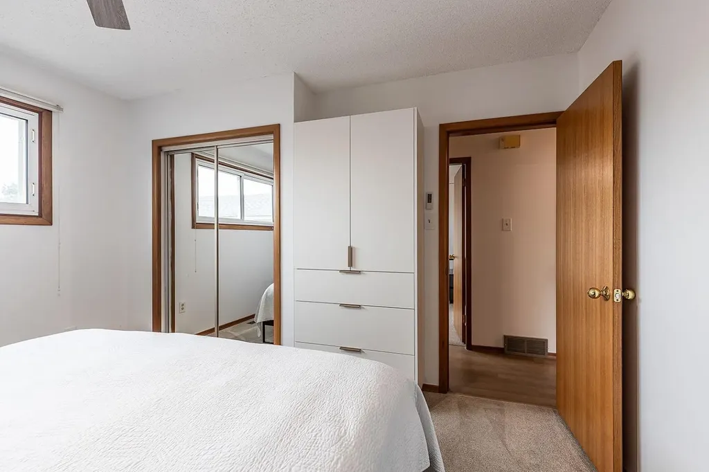 851 Mccutcheon Drive NW Medicine Hat AB T1A6X9