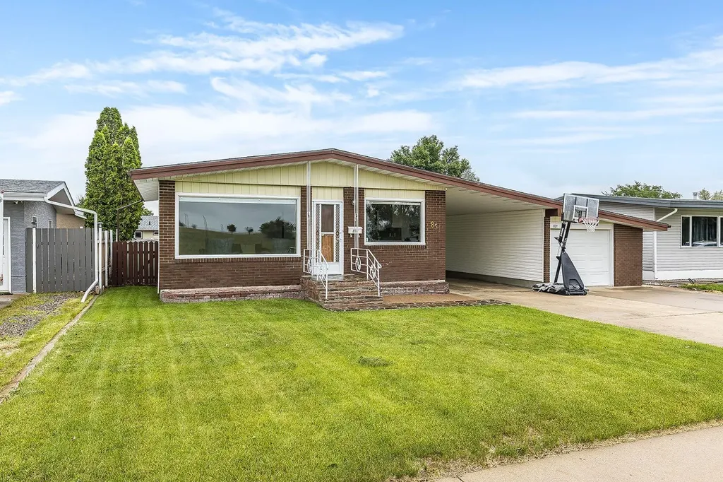 851 Mccutcheon Drive NW Medicine Hat AB T1A6X9