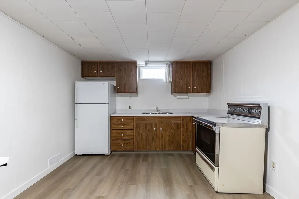 851 Mccutcheon Drive NW Medicine Hat AB T1A6X9