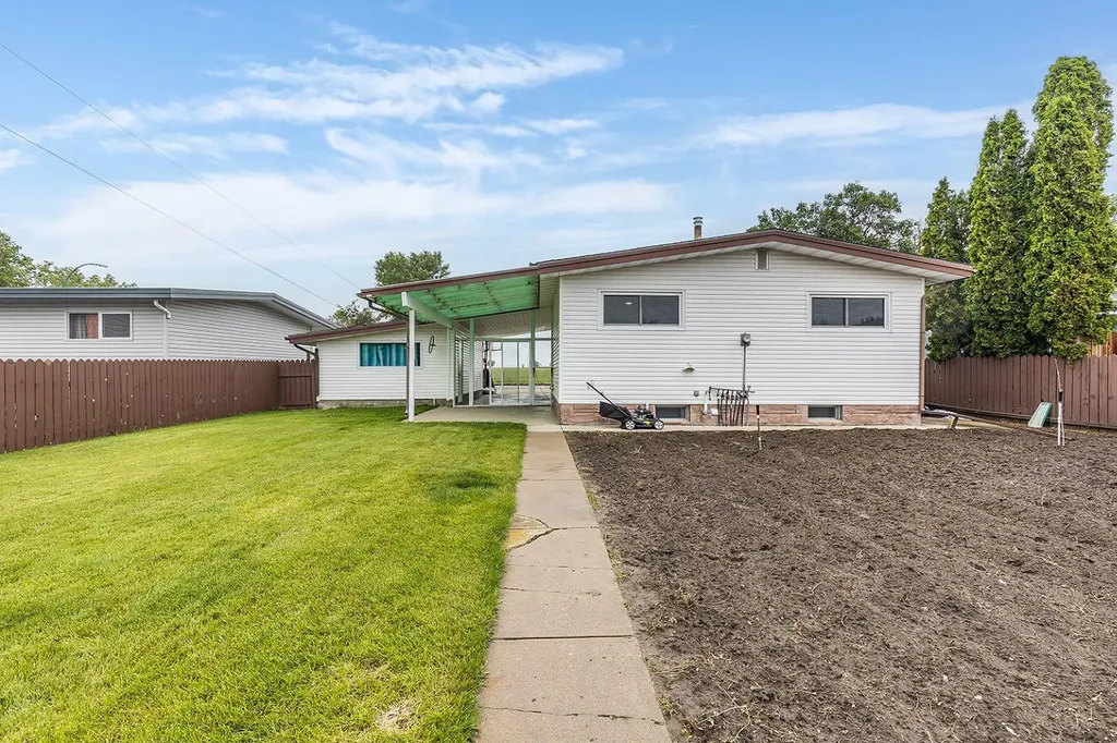 851 Mccutcheon Drive NW Medicine Hat AB T1A6X9