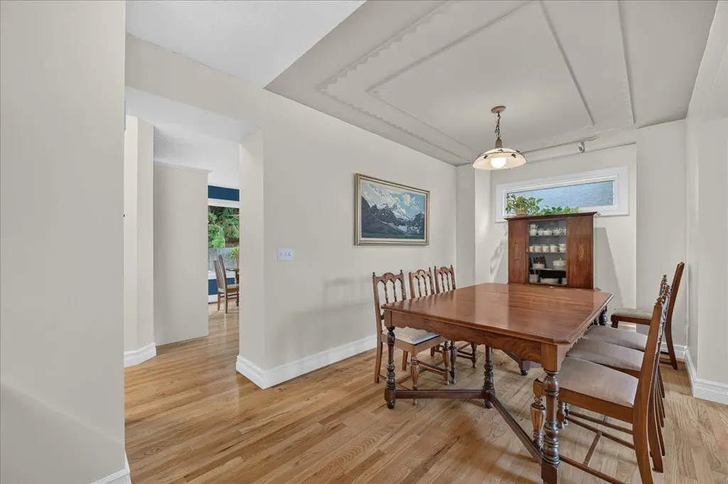2511 Exshaw Road NW Calgary AB T2M4E6