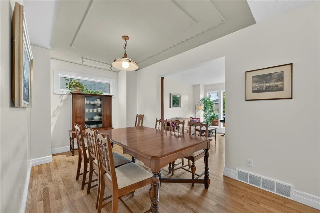 2511 Exshaw Road NW Calgary AB T2M4E6