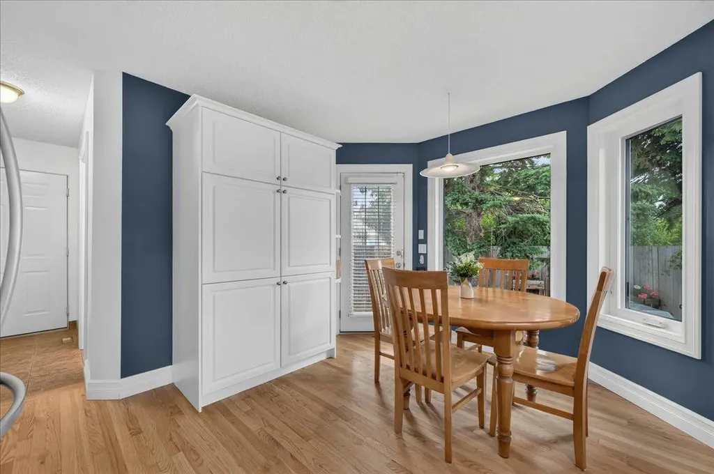 2511 Exshaw Road NW Calgary AB T2M4E6