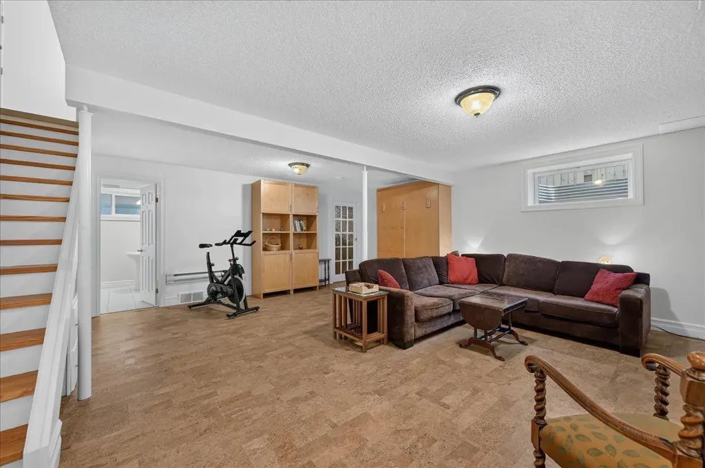2511 Exshaw Road NW Calgary AB T2M4E6