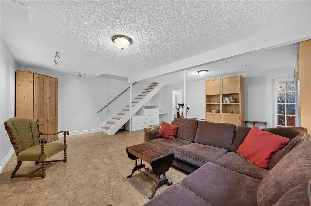 2511 Exshaw Road NW Calgary AB T2M4E6
