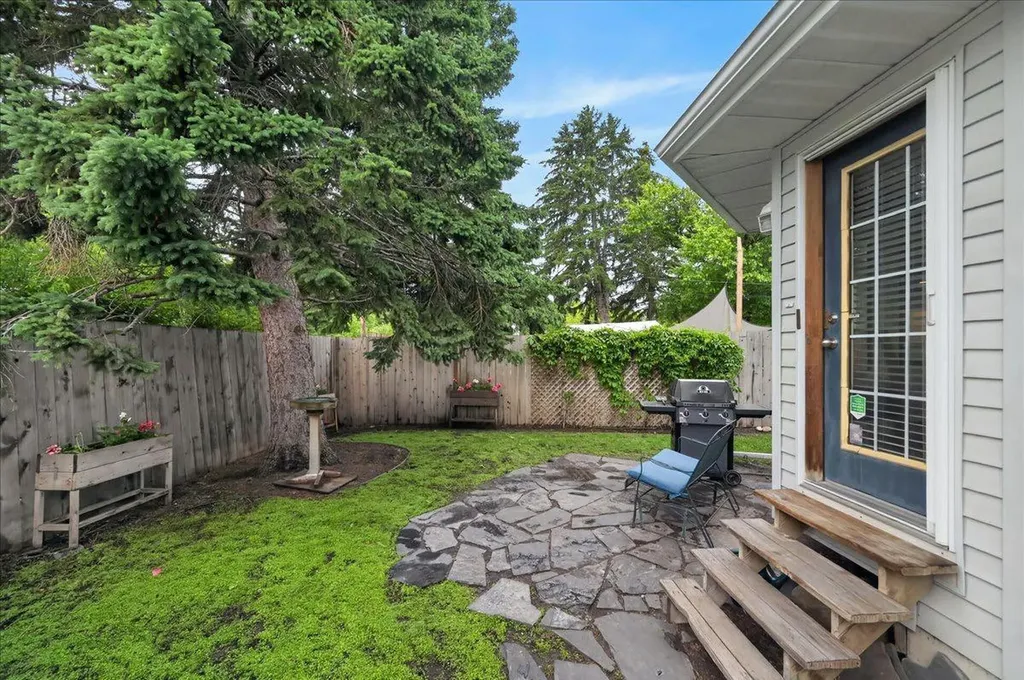2511 Exshaw Road NW Calgary AB T2M4E6