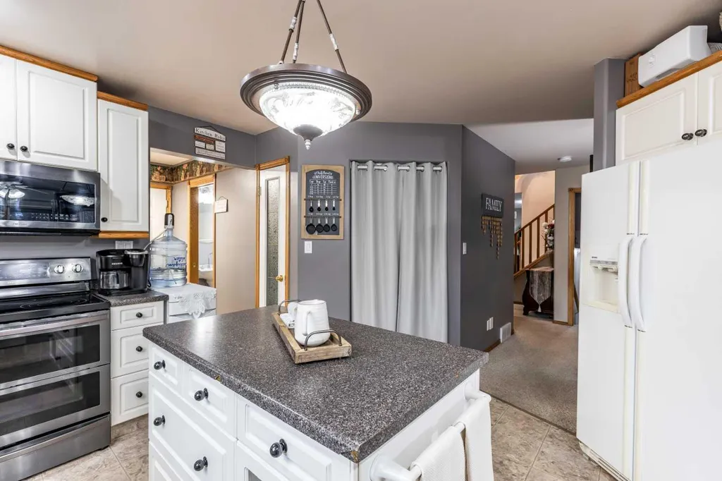 512 11 Street Dunmore AB T1B 0K4