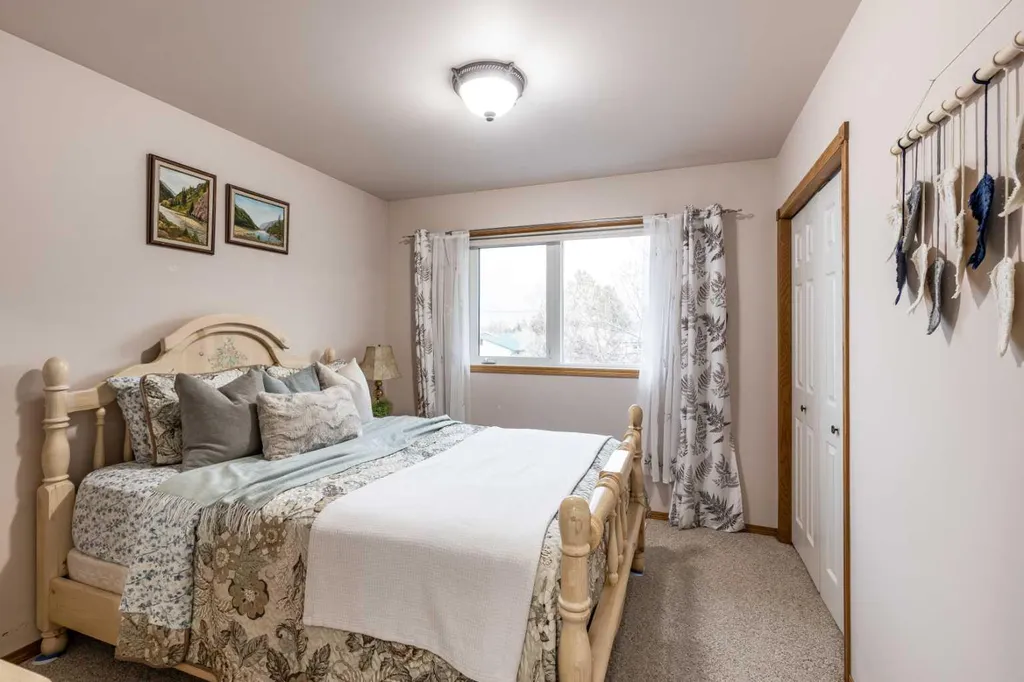 512 11 Street Dunmore AB T1B 0K4