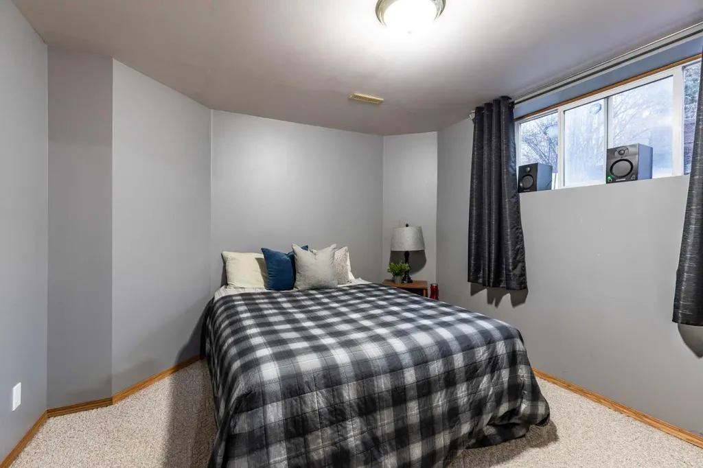 512 11 Street Dunmore AB T1B 0K4
