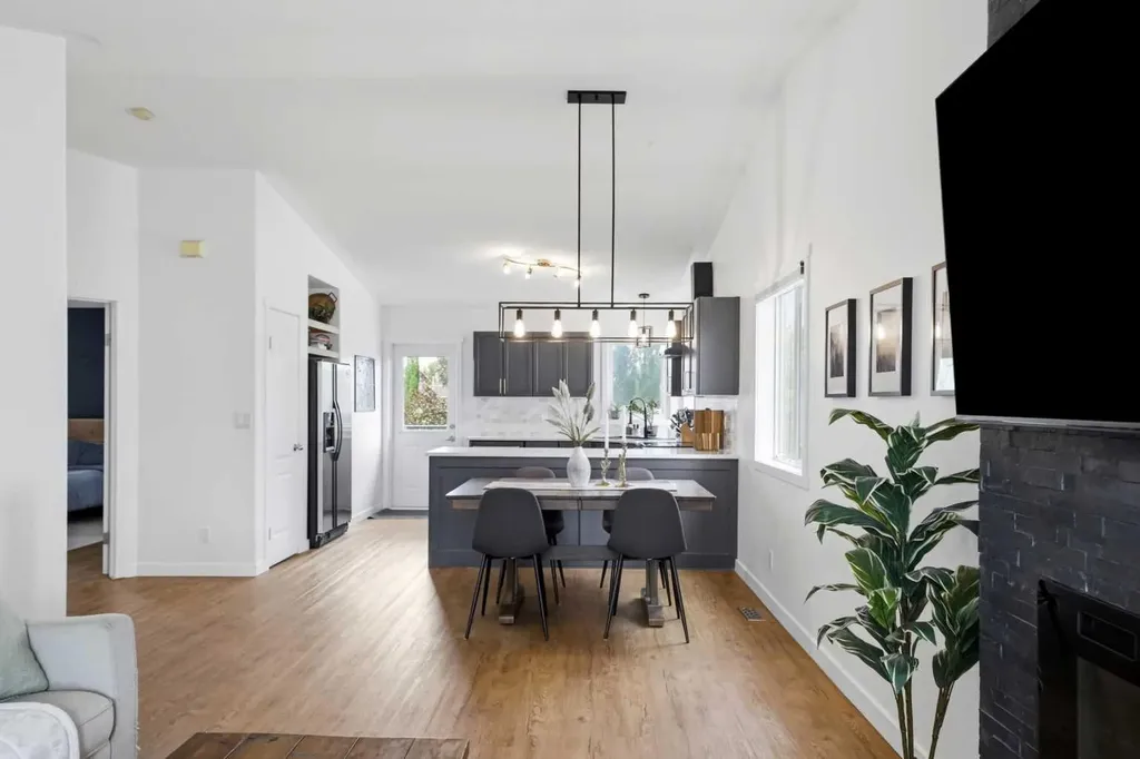 48 Dodge Avenue Red Deer AB T4R 3E8