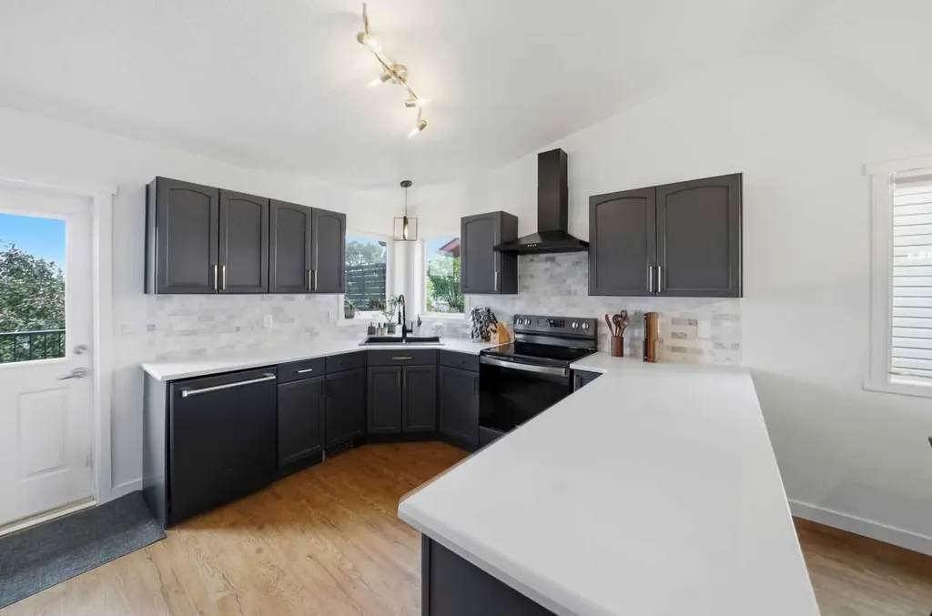 48 Dodge Avenue Red Deer AB T4R 3E8