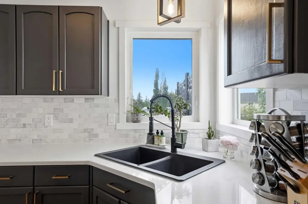 48 Dodge Avenue Red Deer AB T4R 3E8