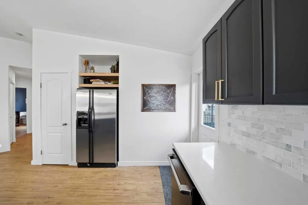 48 Dodge Avenue Red Deer AB T4R 3E8