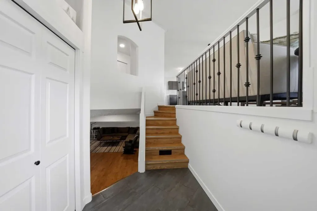 48 Dodge Avenue Red Deer AB T4R 3E8