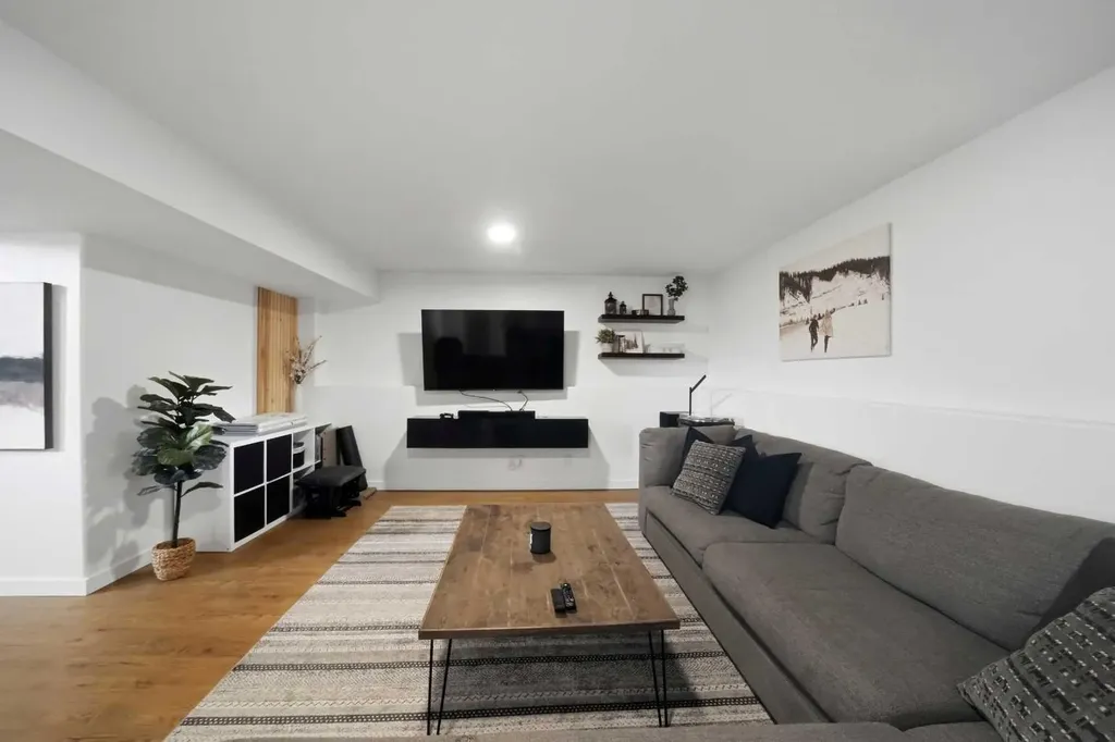 48 Dodge Avenue Red Deer AB T4R 3E8
