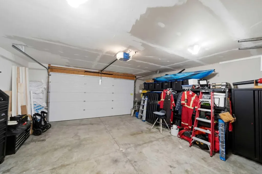48 Dodge Avenue Red Deer AB T4R 3E8
