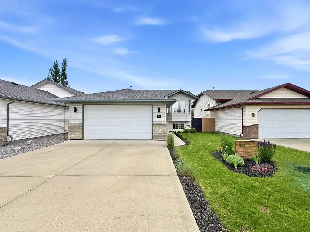 48 Dodge Avenue Red Deer AB T4R 3E8