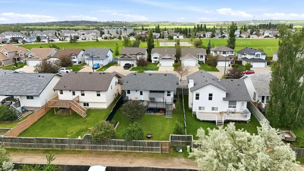 48 Dodge Avenue Red Deer AB T4R 3E8