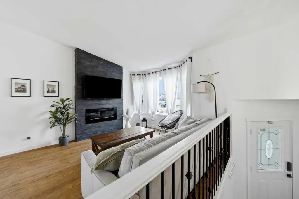 48 Dodge Avenue Red Deer AB T4R 3E8