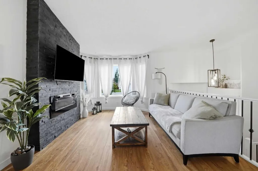 48 Dodge Avenue Red Deer AB T4R 3E8
