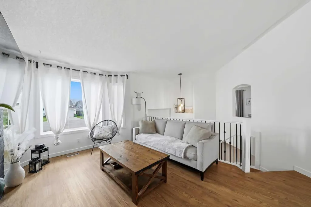 48 Dodge Avenue Red Deer AB T4R 3E8