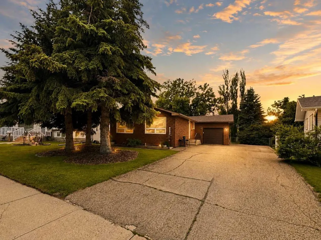 12 Malcolm Crescent Red Deer AB T4N 0J8