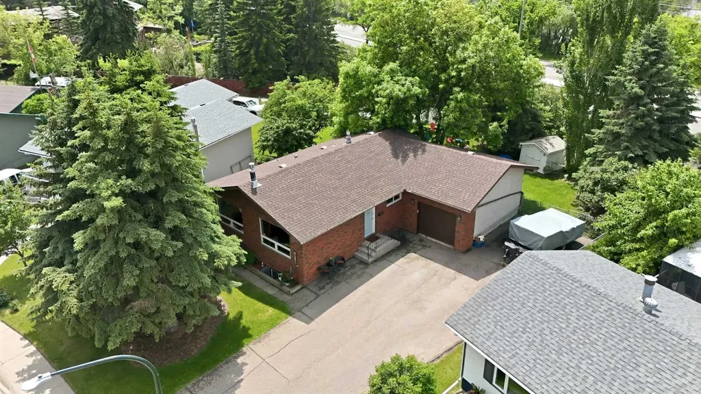 12 Malcolm Crescent Red Deer AB T4N 0J8
