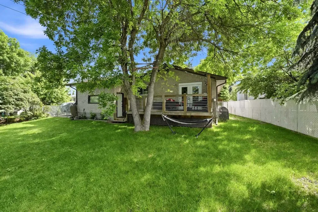 12 Malcolm Crescent Red Deer AB T4N 0J8