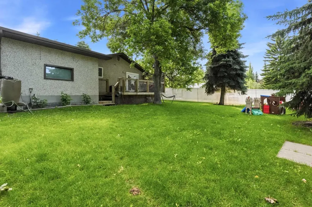 12 Malcolm Crescent Red Deer AB T4N 0J8