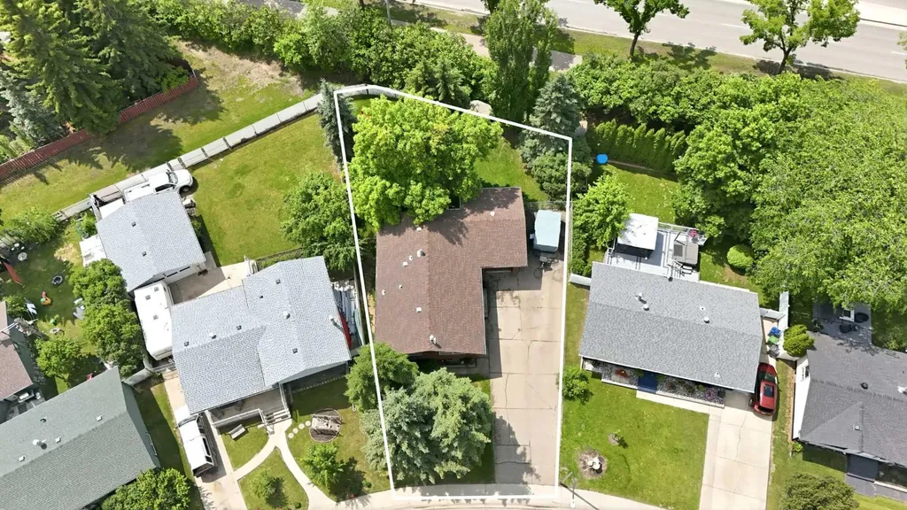 12 Malcolm Crescent Red Deer AB T4N 0J8