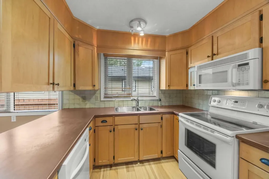 4907 Vantage Crescent NW Calgary AB T3A 1X6