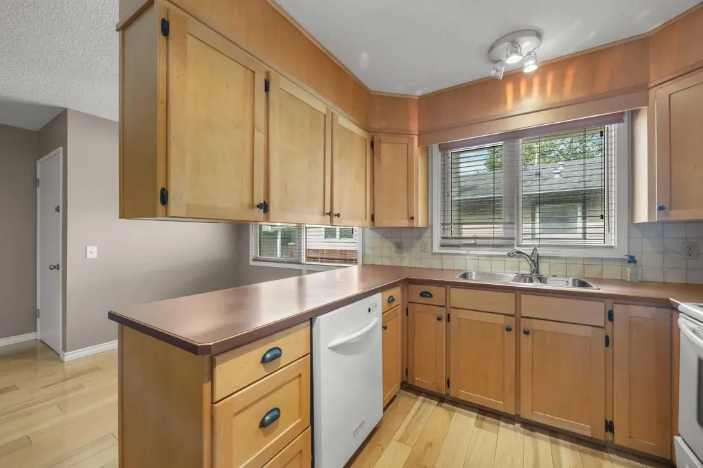 4907 Vantage Crescent NW Calgary AB T3A 1X6
