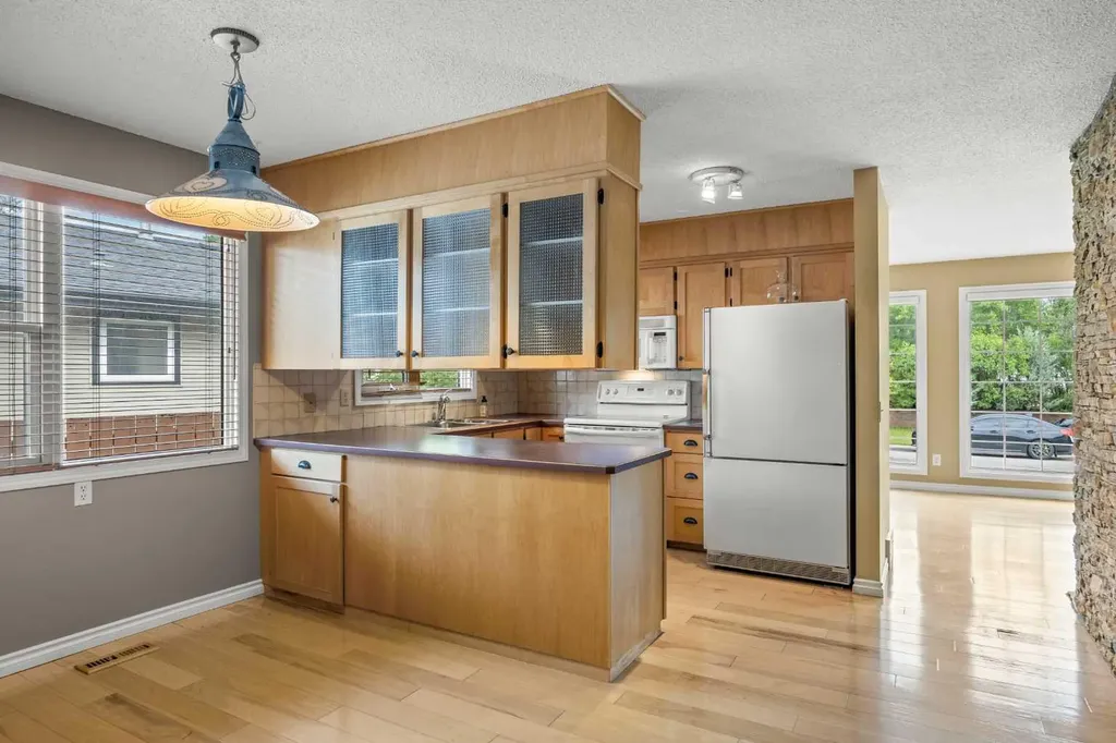 4907 Vantage Crescent NW Calgary AB T3A 1X6
