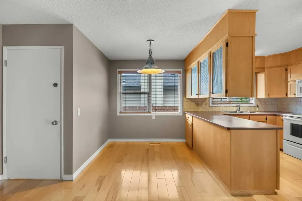 4907 Vantage Crescent NW Calgary AB T3A 1X6