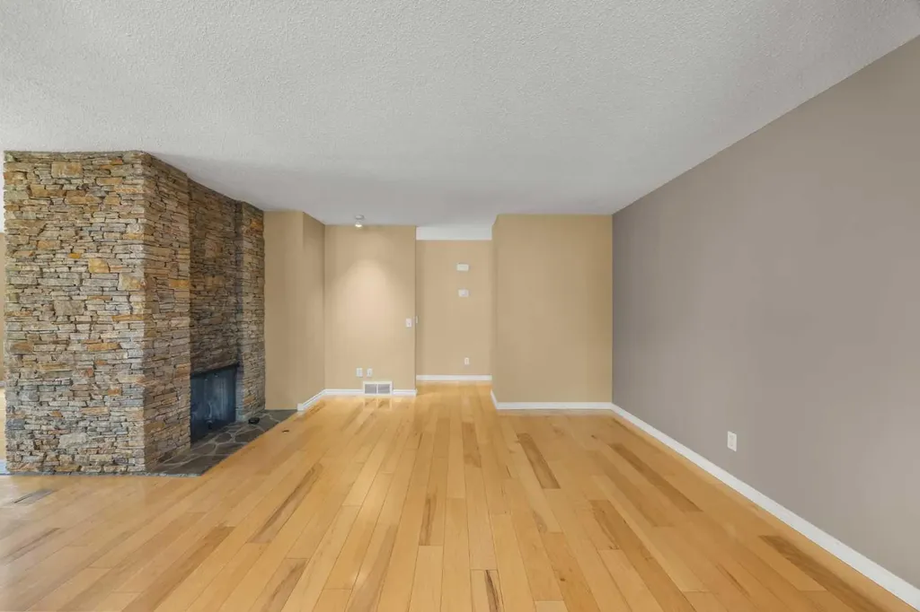 4907 Vantage Crescent NW Calgary AB T3A 1X6