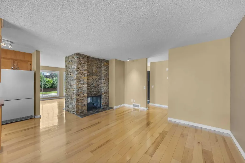 4907 Vantage Crescent NW Calgary AB T3A 1X6