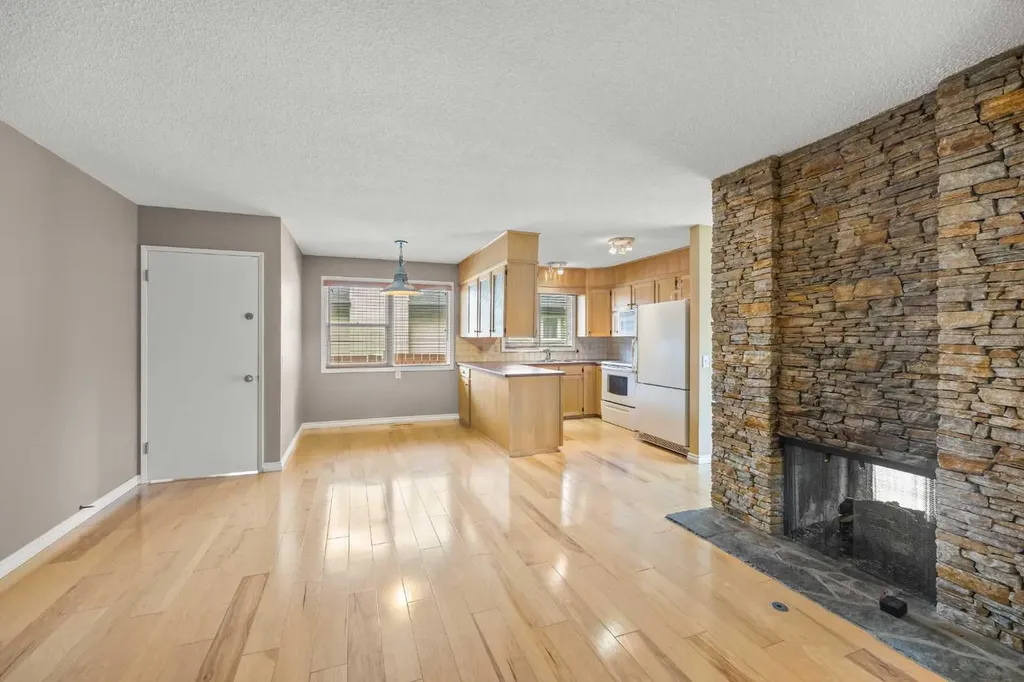 4907 Vantage Crescent NW Calgary AB T3A 1X6