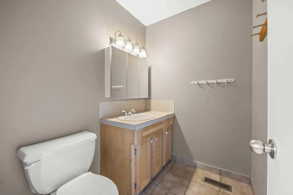 4907 Vantage Crescent NW Calgary AB T3A 1X6