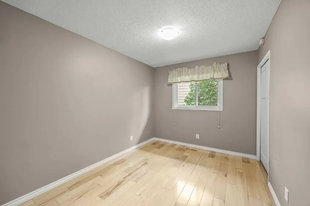 4907 Vantage Crescent NW Calgary AB T3A 1X6