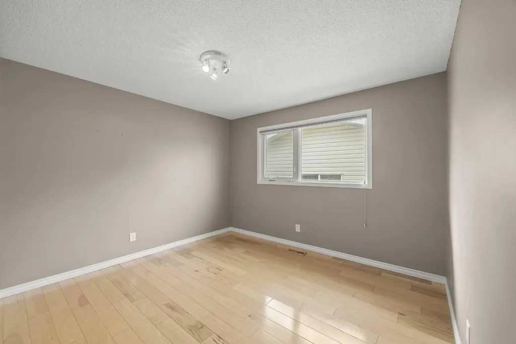 4907 Vantage Crescent NW Calgary AB T3A 1X6