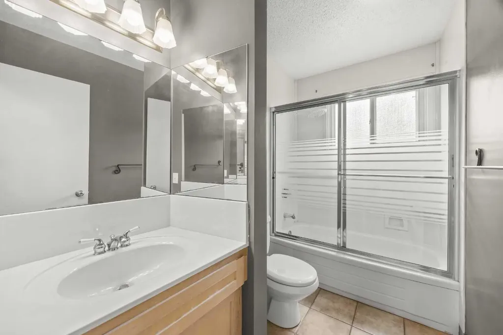 4907 Vantage Crescent NW Calgary AB T3A 1X6